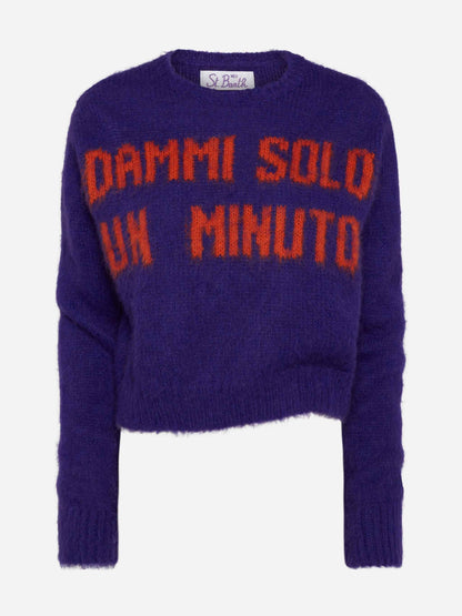Woman crewneck soft crop sweater with Dammi solo un minuto embroidery